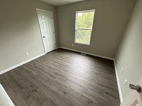 3rd image of 875 Lakeway Dr