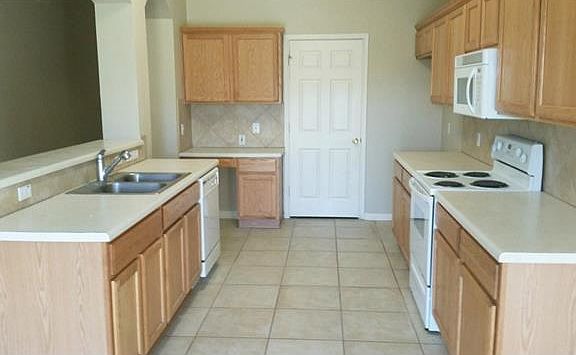 4th image of 122 Holland St