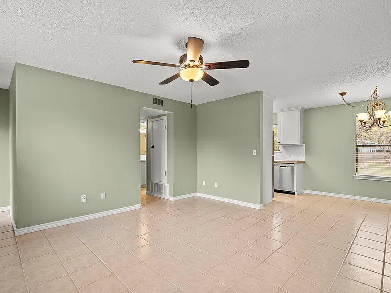 306 Hub Dr — Photo 3