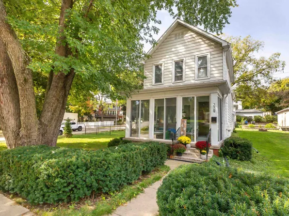 229 N Booth St, Dubuque, IA 52001