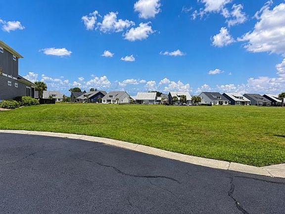 2nd image of 374 Harbour View Dr.