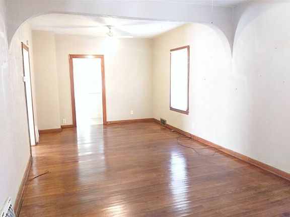 2nd image of 1106 Kinyon St