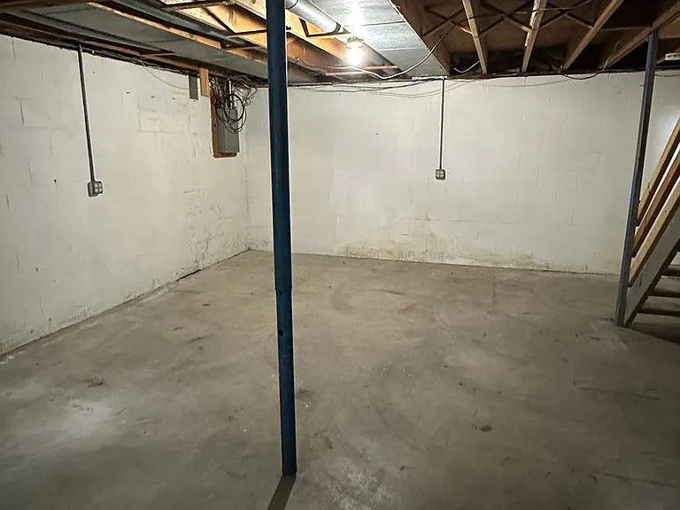 1011 Kellogg Ave — Photo 15