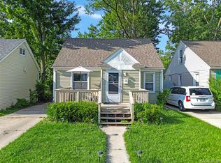 20913 Ridgemont Rd, Harper Woods, MI 48225