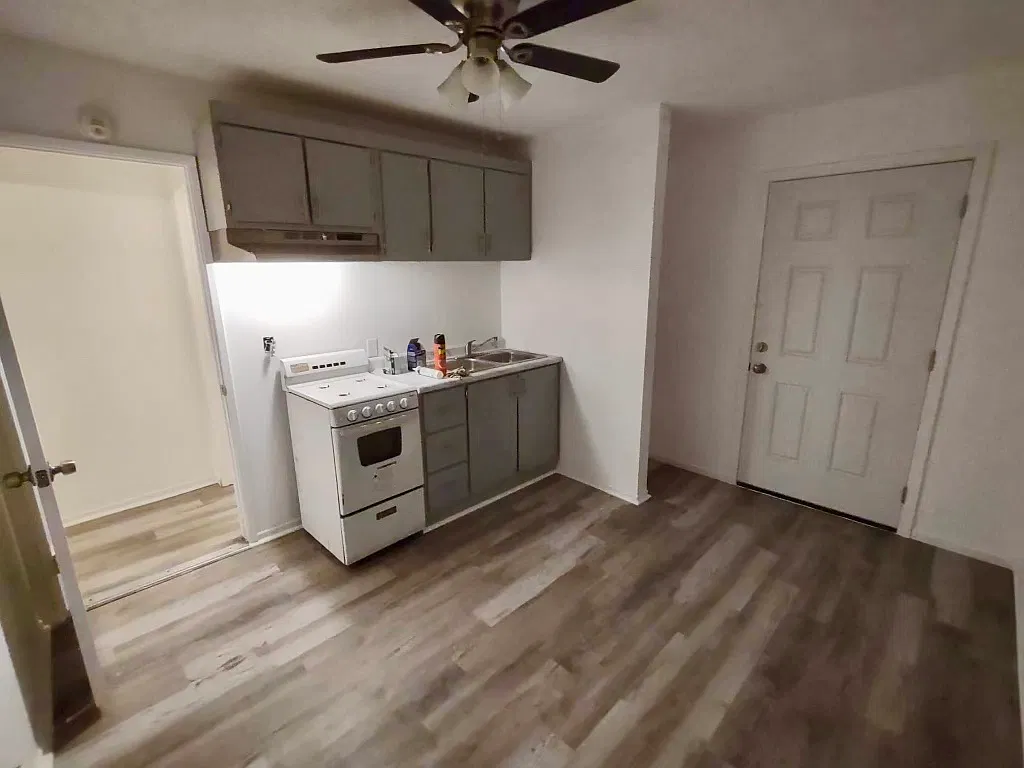 Studio, $1,100 — Photo 2