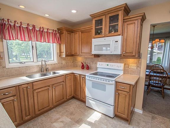 3rd image of 14964 Sherwood Dr