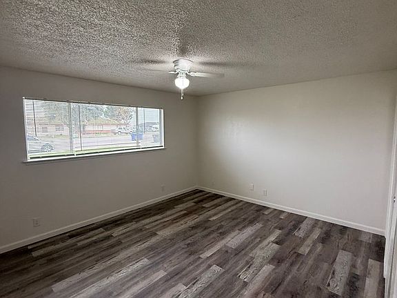 3rd image of 25 Acacia Dr