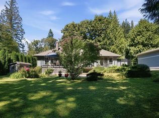 7321 Redrooffs Rd, Sechelt, BC V7Z 0T3