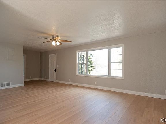 5th image of 956 Ivadene Dr