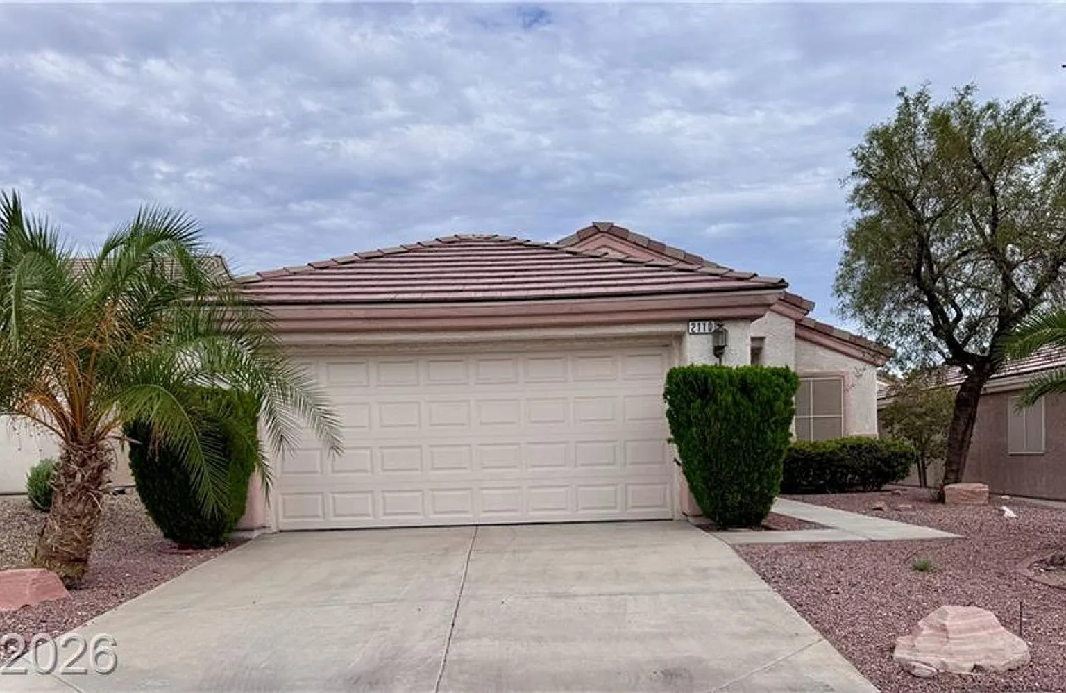 Beautiful 55+ Home with Vaulted Ceilings & Stainless Steel Kitchen — Photo 2