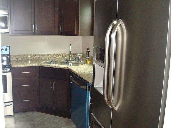 4th image of 404 Lee Highlands Blvd