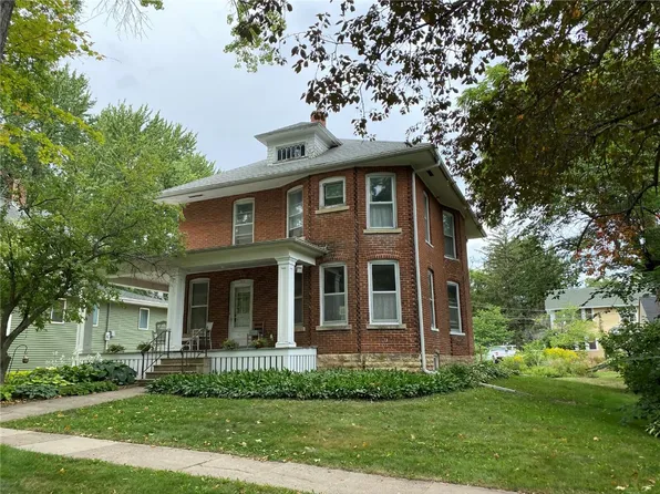 213 5th Ave NW, Mount Vernon, IA 52314