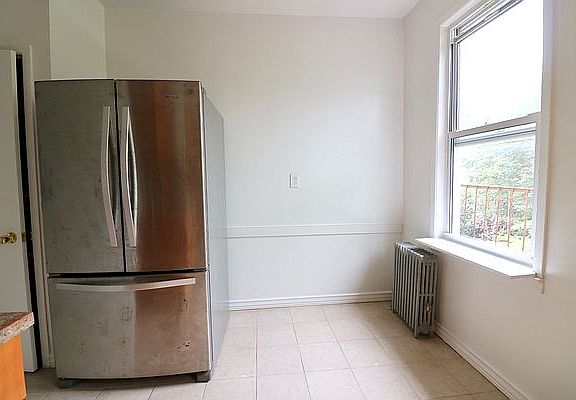 4th image of 11-12 47th Ave #3R