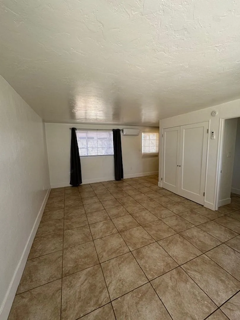 15-35 N. Longfellow Avenue — Photo 4