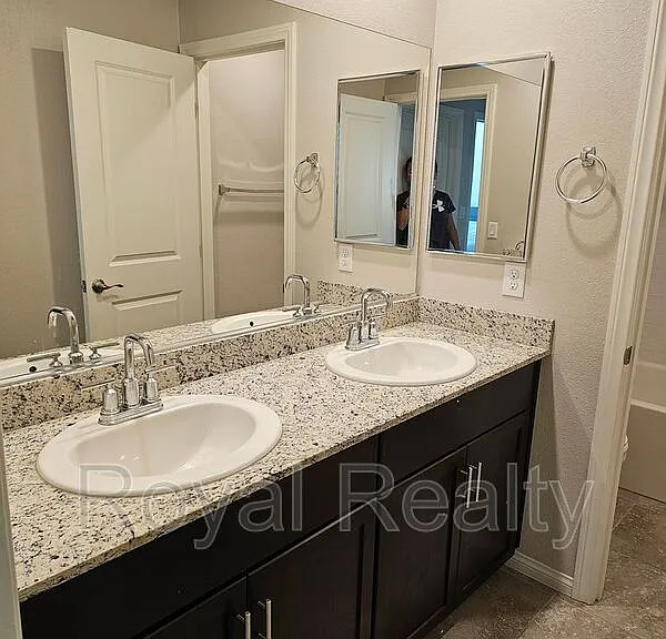 1171 Twincrest Ave #ROOM THREE — Photo 4
