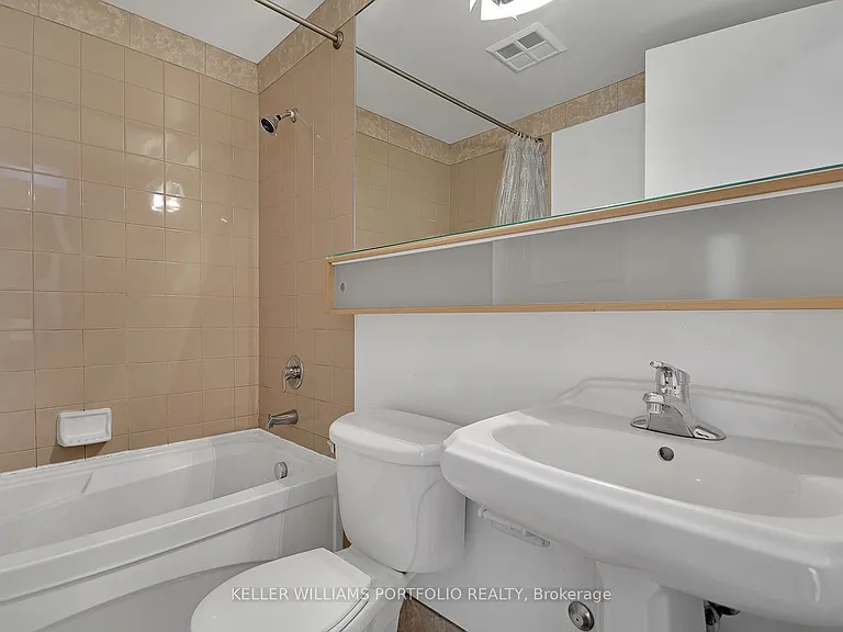 85 Bloor St E #1204 — Photo 4