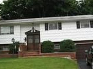 5 Govan Dr, Stony Point, NY 10980