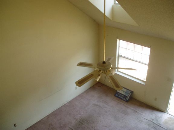 4th image of 2387 Parrot Ln #38