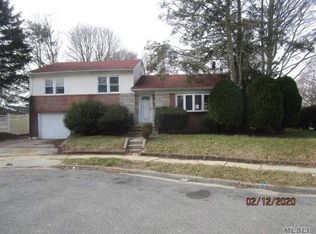 882 Janos Ln, West Hempstead, NY 11552