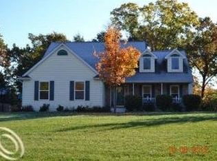 5095 Queensway Dr, Howell, MI