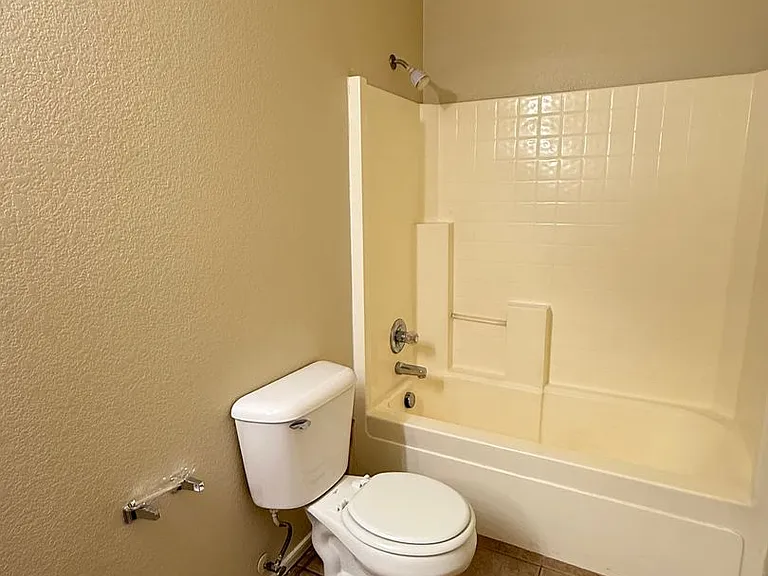11214 W Pierce St — Photo 16