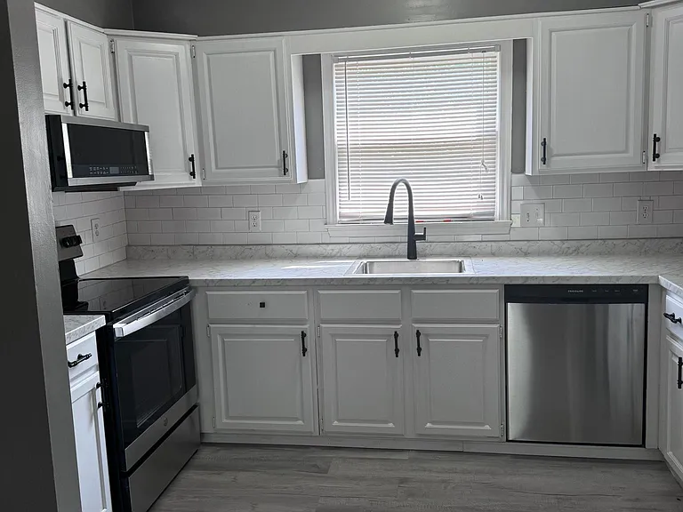 1131 Glendale Dr — Photo 5