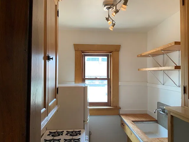 2205 N Farwell Ave #9 — Photo 3