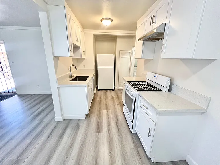 1825 E Broadway #2 — Photo 5