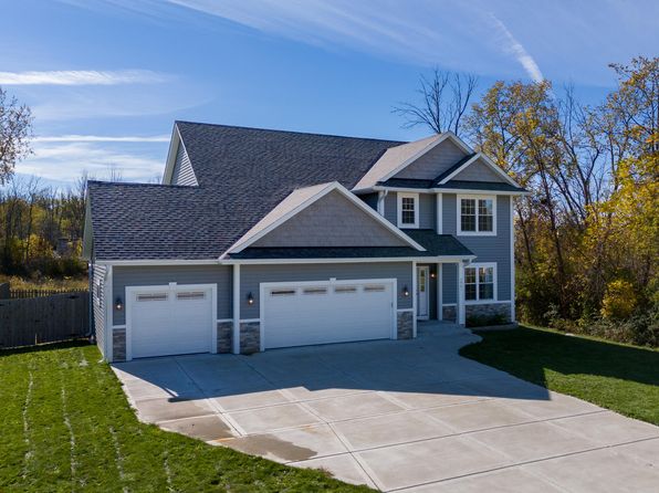 3961 E Oakwood Rd, Oak Creek, WI 53154