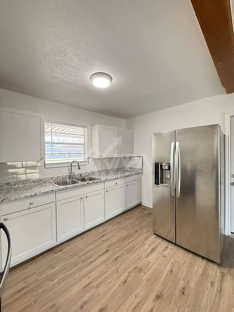 3 bed, 1379 sqft, $1,800 — Photo 4