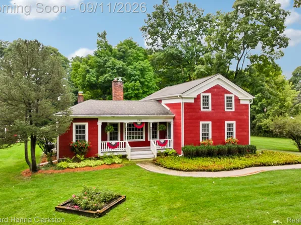 8301 Foster Rd, Clarkston, MI 48346