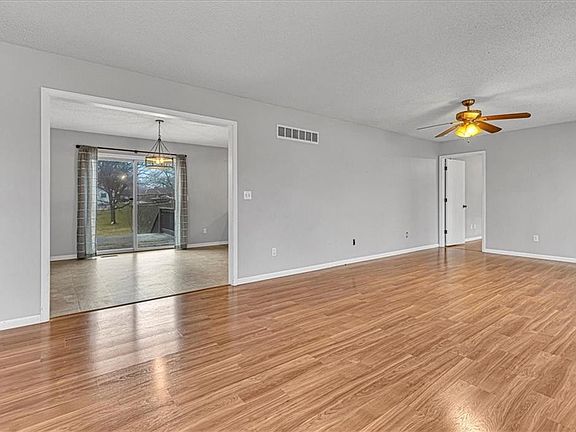3rd image of 121 Shady Ln
