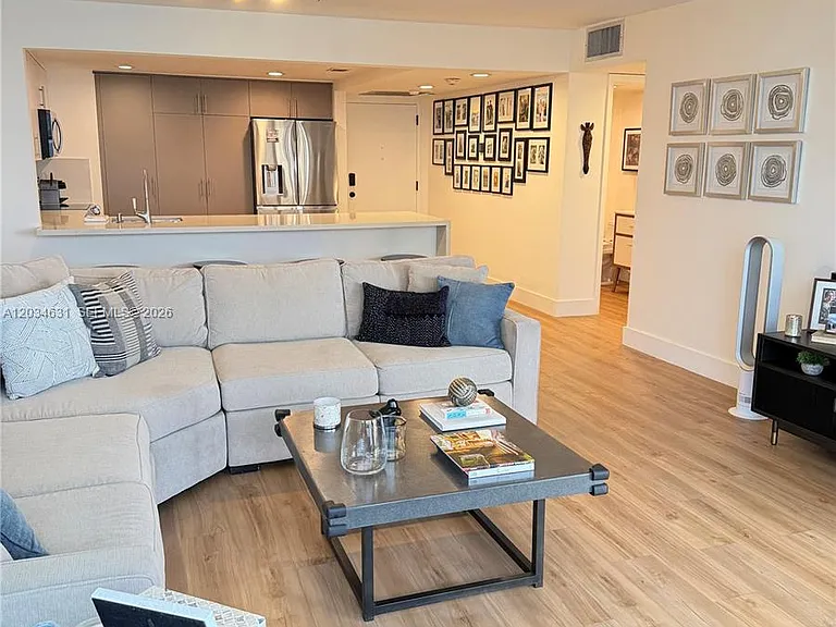 1925 Brickell Ave #2011 — Photo 3