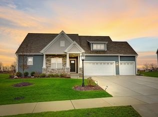 8211 W Highlander Dr, Mequon, WI 53097