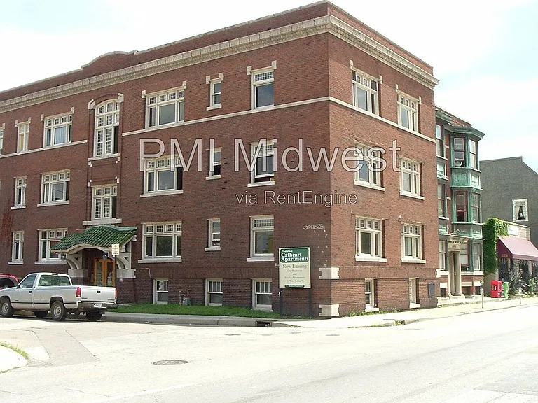 103 E 9th St #32 — Photo 1
