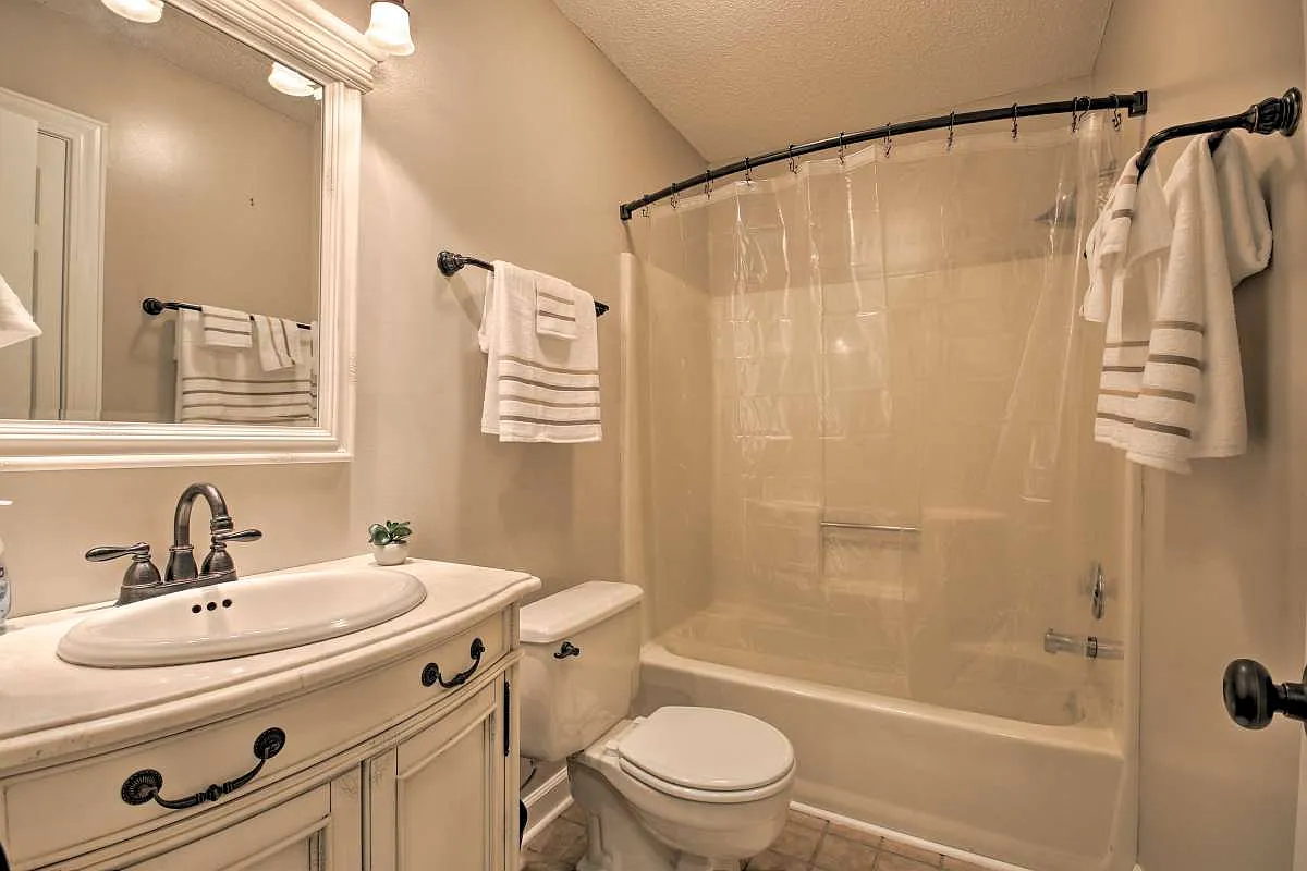 2 bed, 1300 sqft, $2,500 — Photo 3