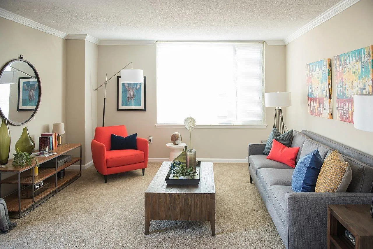 Crescent Centre Apartments & Townhomes — Photo 4