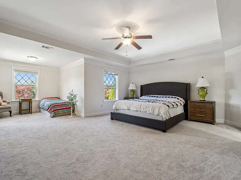 5860 Bluff Heights Dr — Photo 16