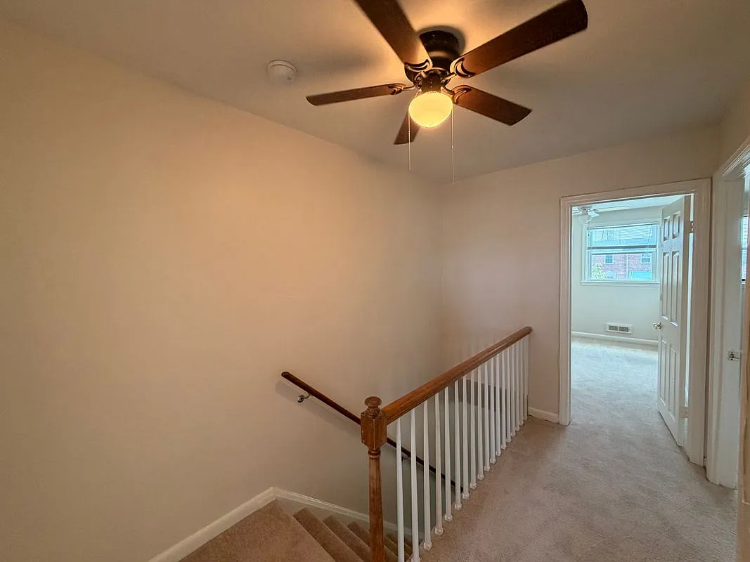 3 bed, 2.0 bath, 1378 sqft, $2,100 — Photo 4