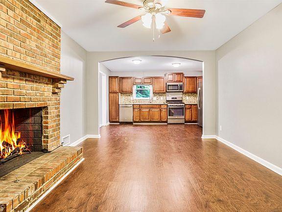 4th image of 2483 Trent Dr