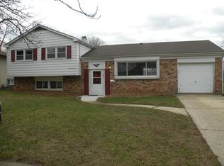 393 Dartmoor Dr, Crystal Lake, IL 60014