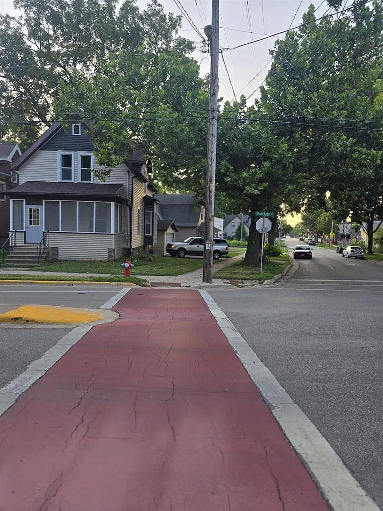 2146 Winnebago Street photo 1