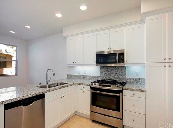 4th image of 914 Grove Ct