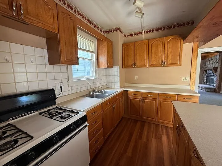 504 Belden Ave NE — Photo 7