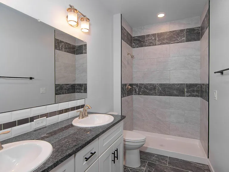 12402 E Broadway Ave — Photo 15
