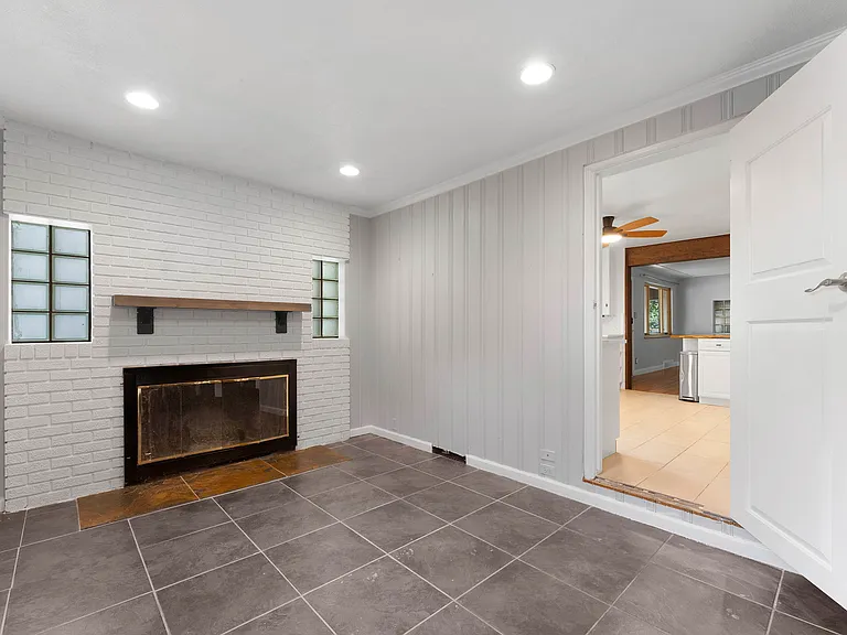 4301 Marshall St — Photo 13