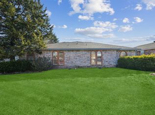 2732 Meadow Gate Ln, Dallas, TX 75237