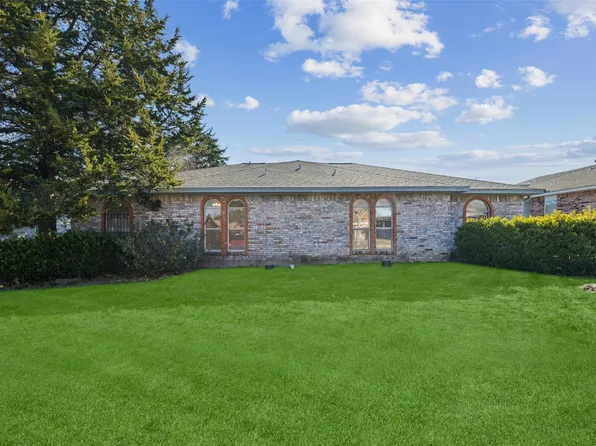 2732 Meadow Gate Ln, Dallas, TX 75237