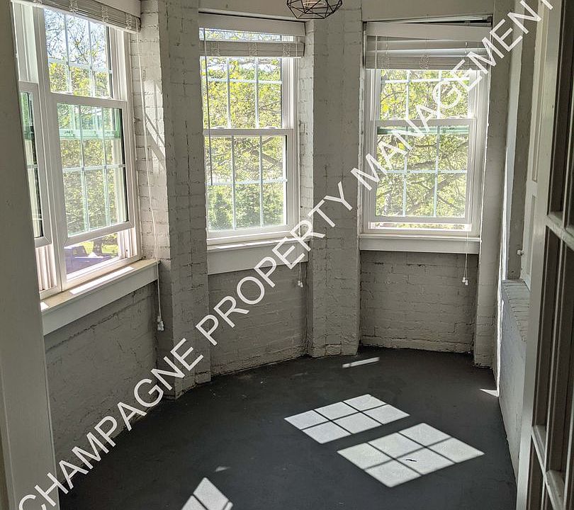 1st image of 920 Ward Pkwy Suite 5