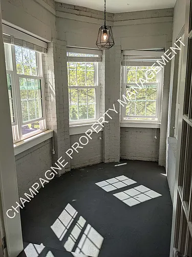 920 Ward Pkwy Photo 1